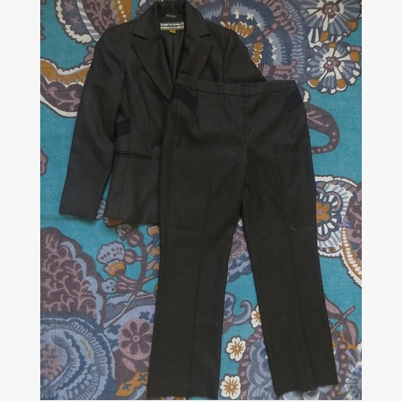 Allen B. By Allen Schwartz Pants - 🔴CLEARANCE🔴 Size 8 Allen by Allen Swartz Brown Pinstripe Suit